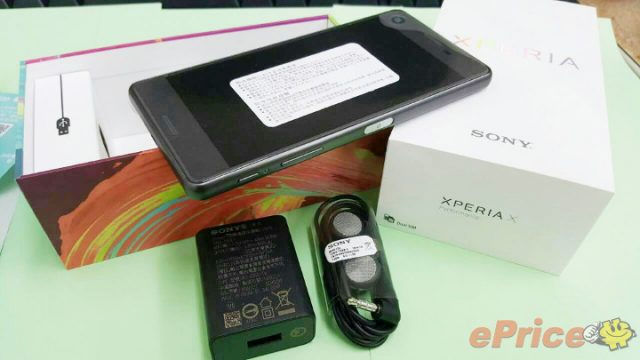 Unboxing Xperia X Performance